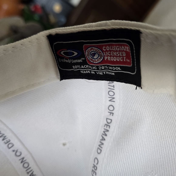 NEW vintage 90's USC Trojans adjustable ball cap. - Picture 9 of 10